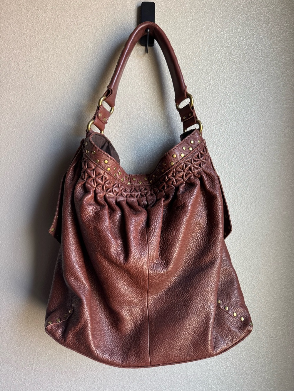 Vintage Lucky Y2K Brown Leather Hobo Bag - Shoulder Tote.